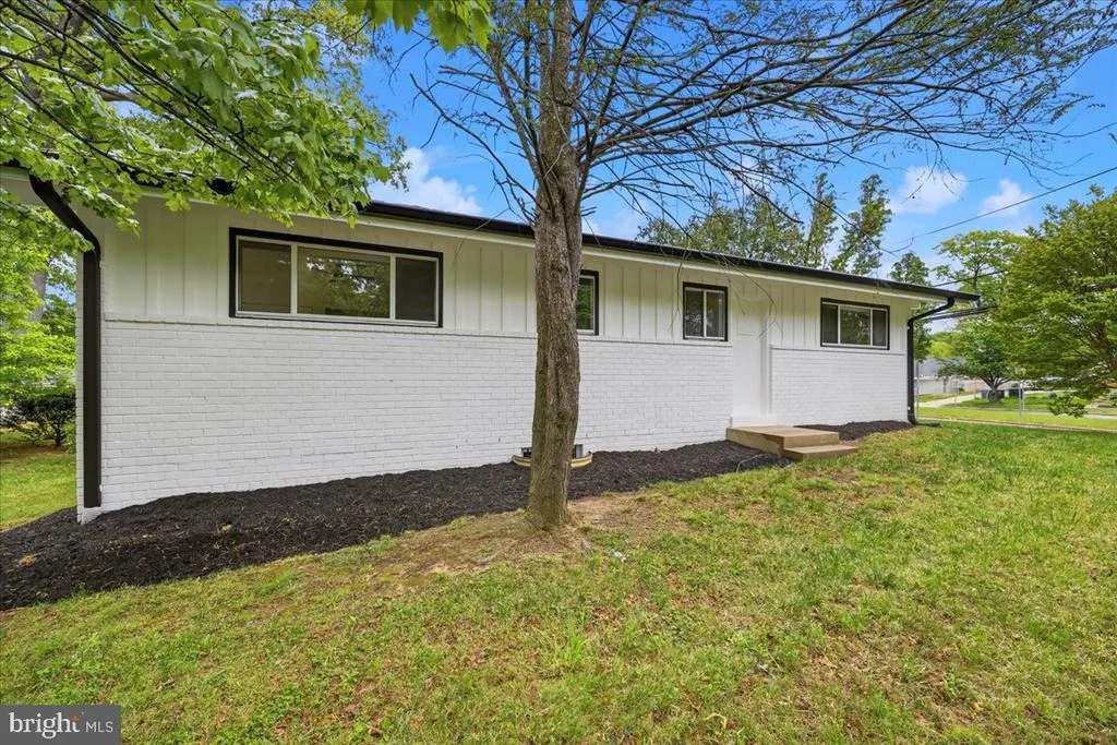 Photo of 1105 LAMBERTON DRIVE