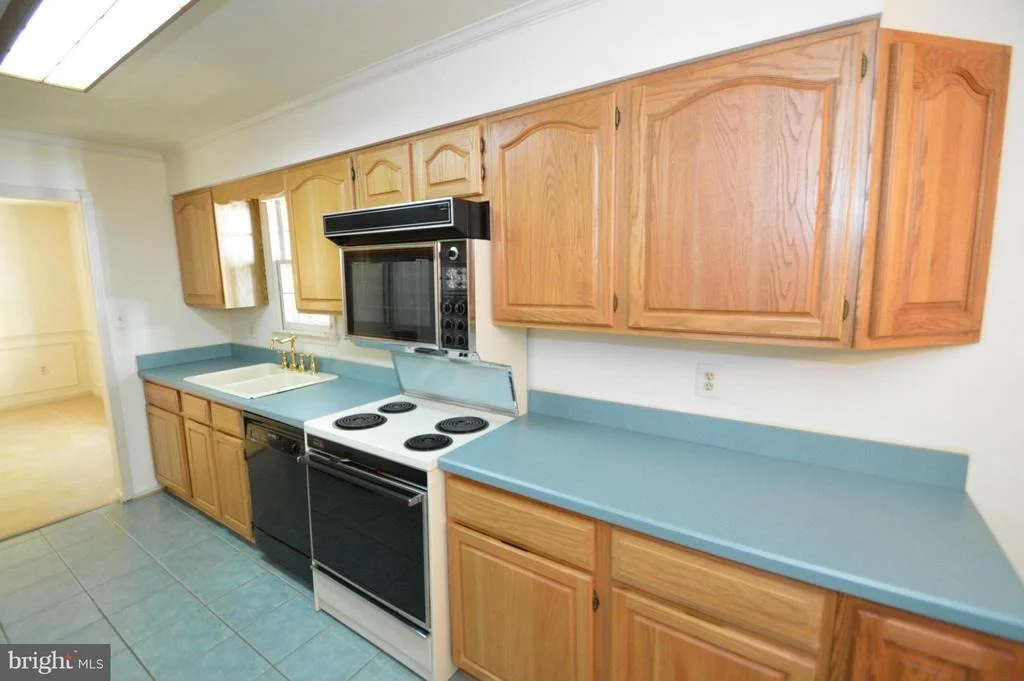 Photo of 8014 DIVING CLIFF LANE