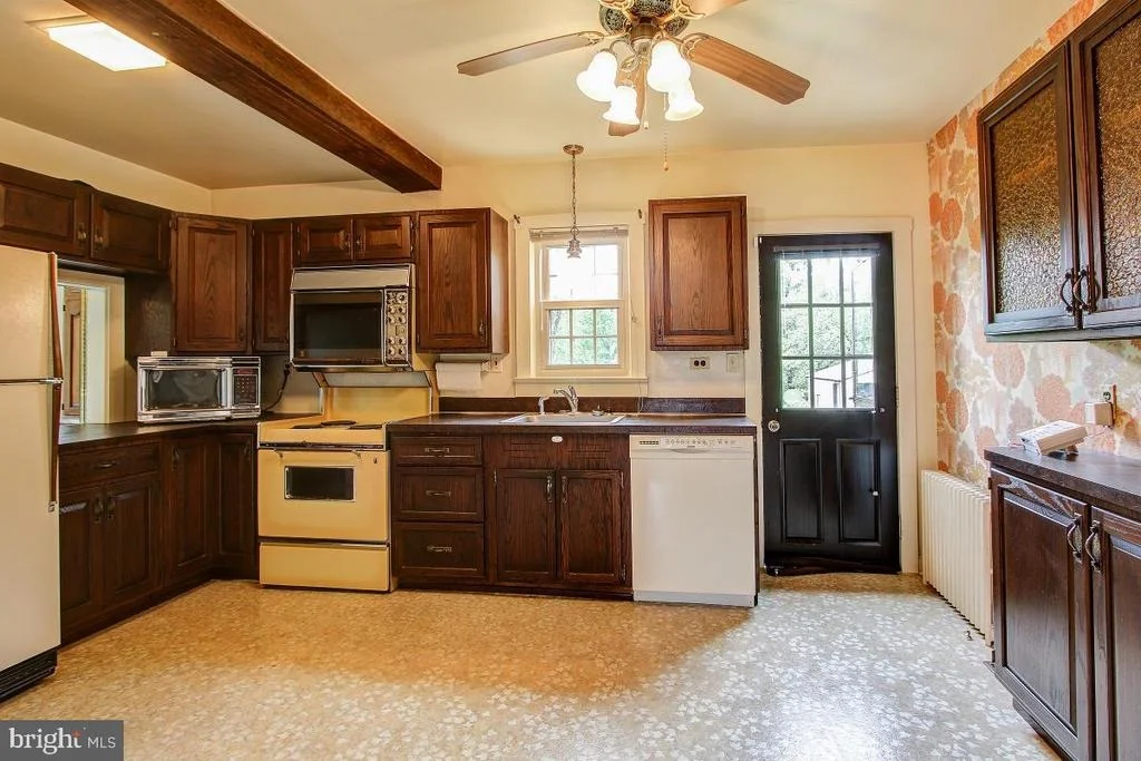 Photo of 3010 MAPLEHILL ROAD