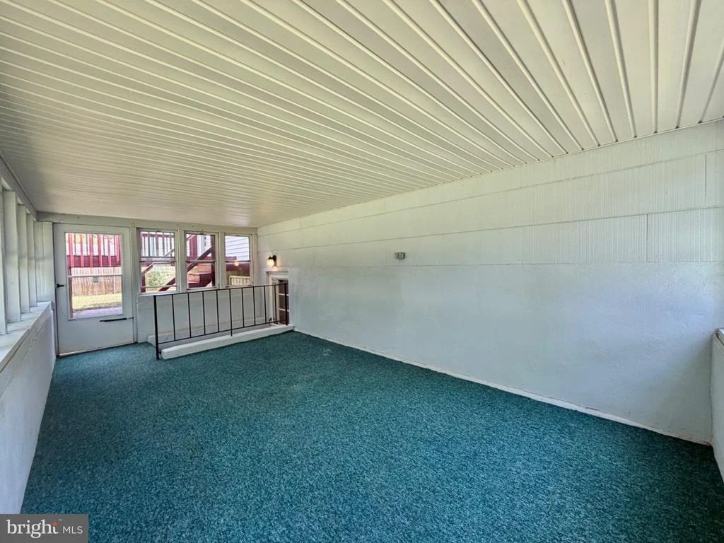 Photo of 806 SUNSET DRIVE