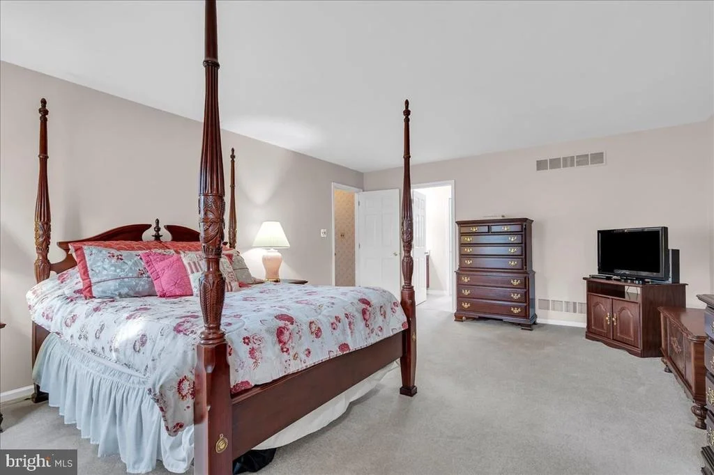 Photo of 47 TENBY CHASE DRIVE