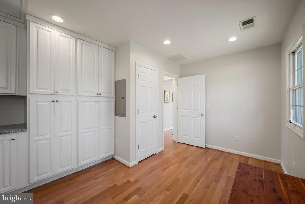 Photo of 6517 KABLETOWN ROAD
