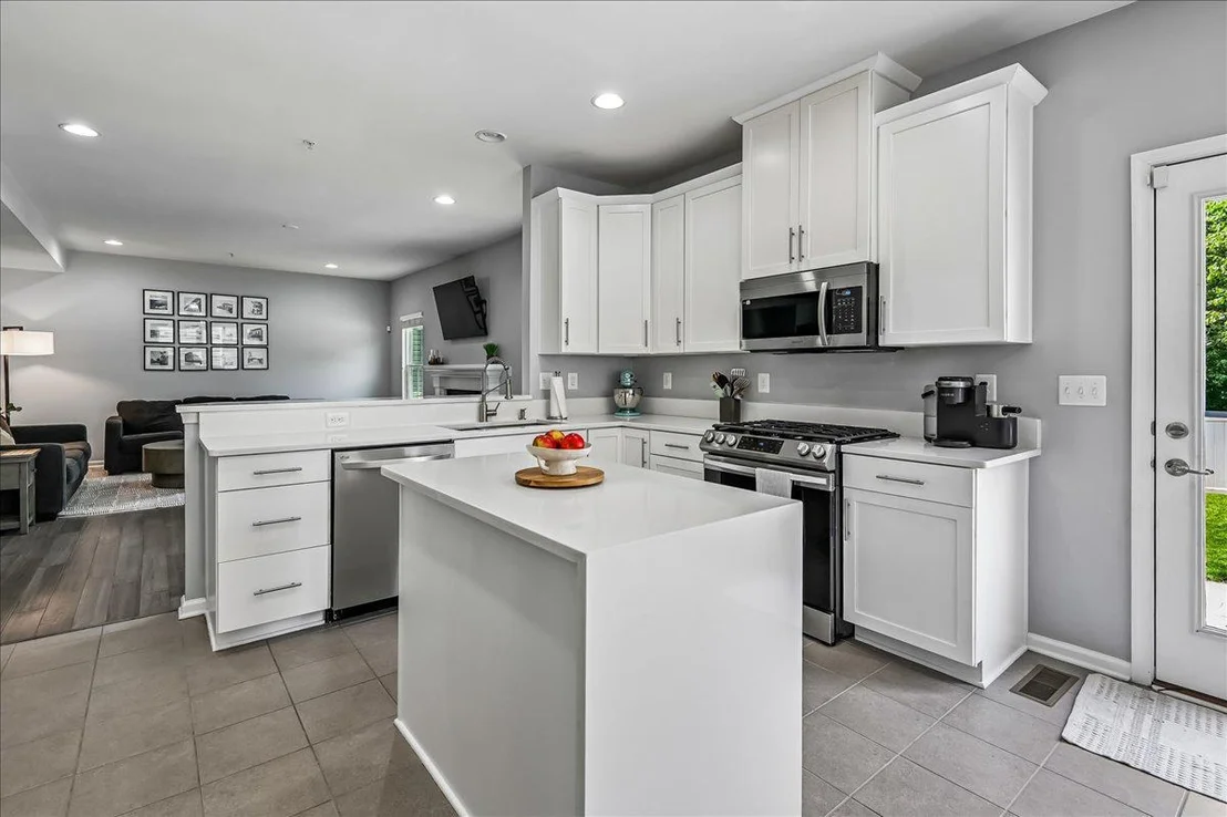 Photo of 8124 MEADOWGATE CIRCLE
