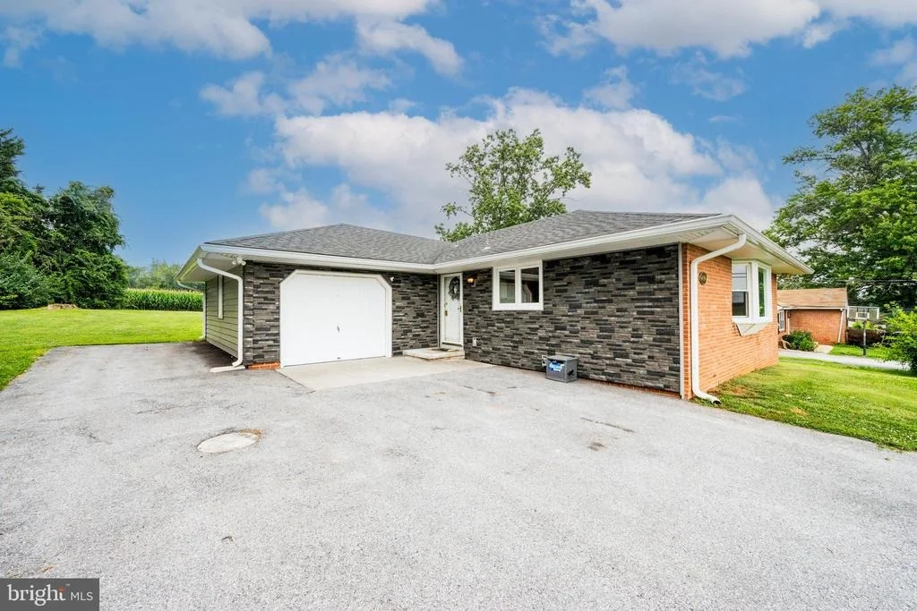 Photo of 4090 BOTELER ROAD