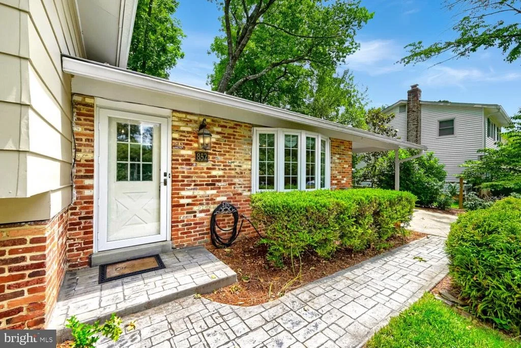Photo of 852 DIAMOND DRIVE