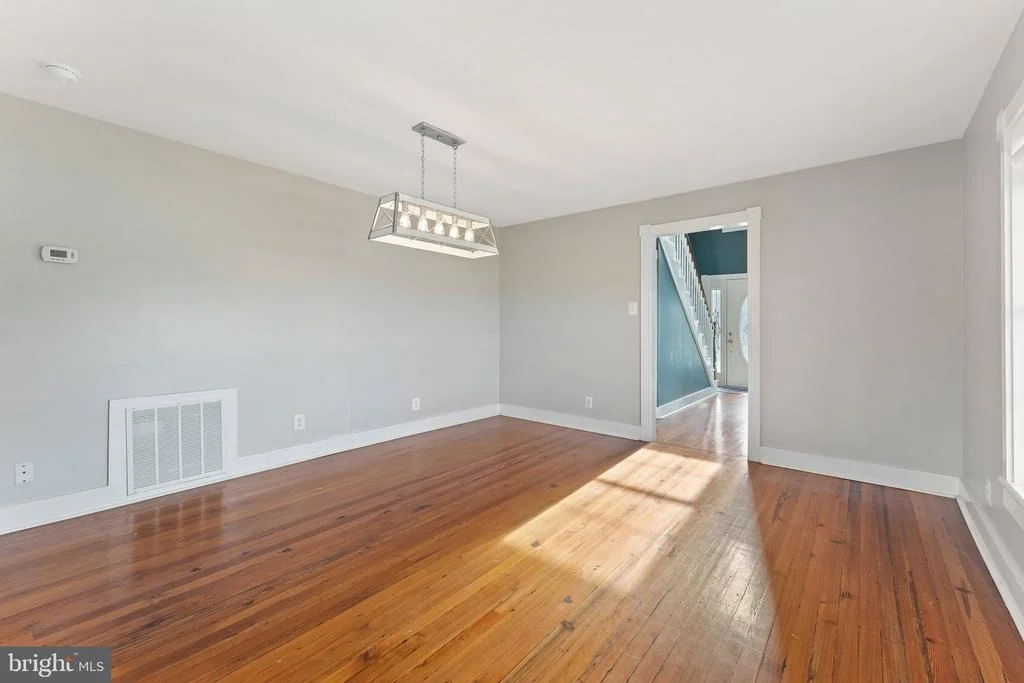 Photo of 18499 AUBURN ROAD