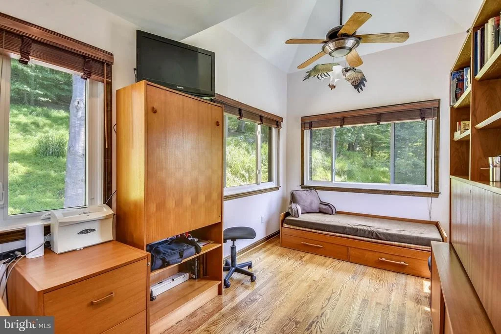Photo of 9919 MACARTHUR BOULEVARD