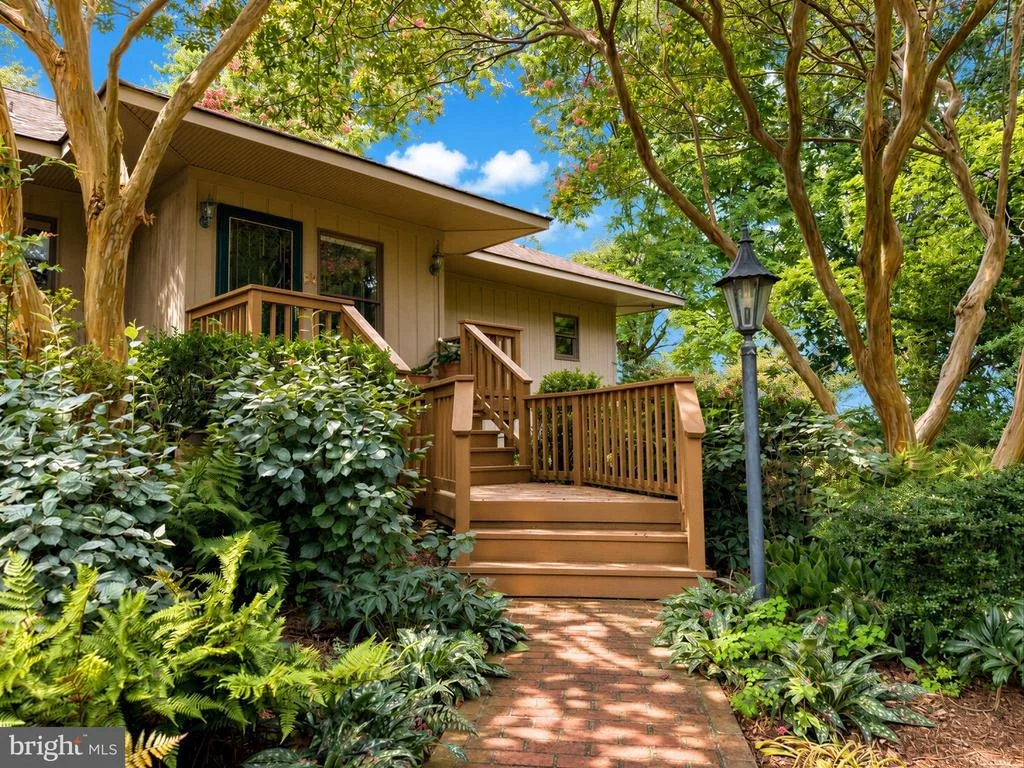 Photo of 2662 MARTHAS WAY