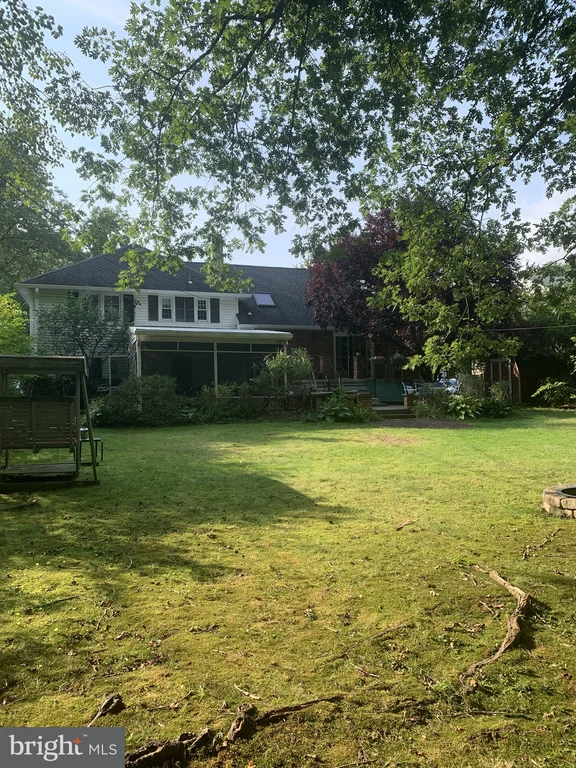 Photo of 1006 CRESTOVER ROAD