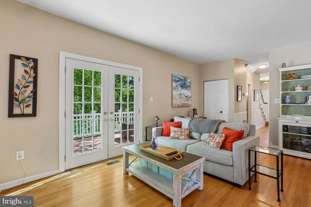 Photo of 465 TSCHIFFELY SQUARE ROAD