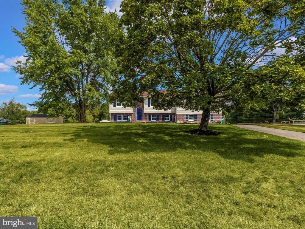 Photo of 1589 SMILEY DRIVE