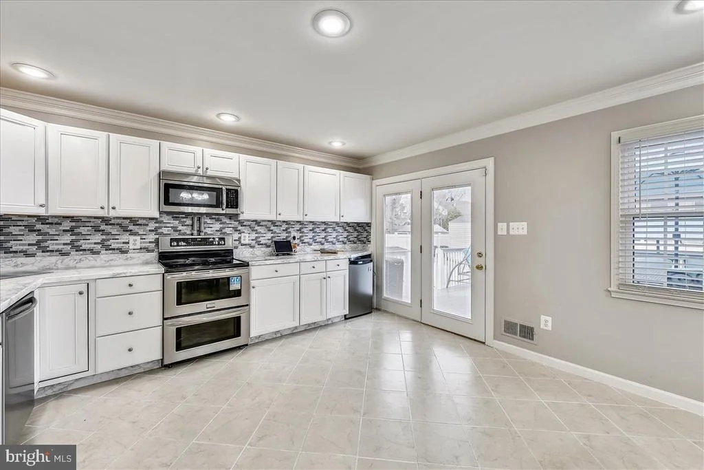 Photo of 9808 GREENVIEW LANE
