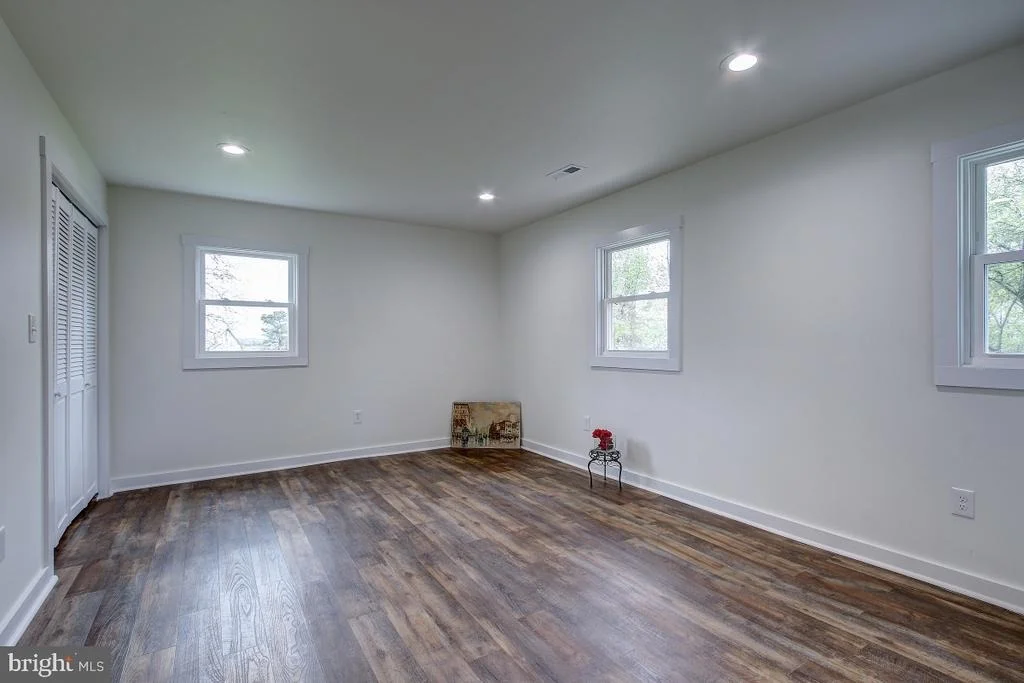 Photo of 8022 BOLIVAR ROAD