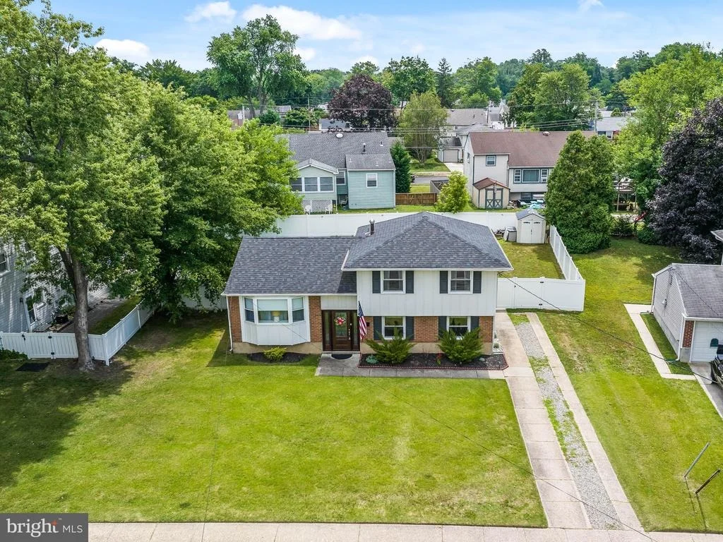 Photo of 52 LONGWOOD DRIVE
