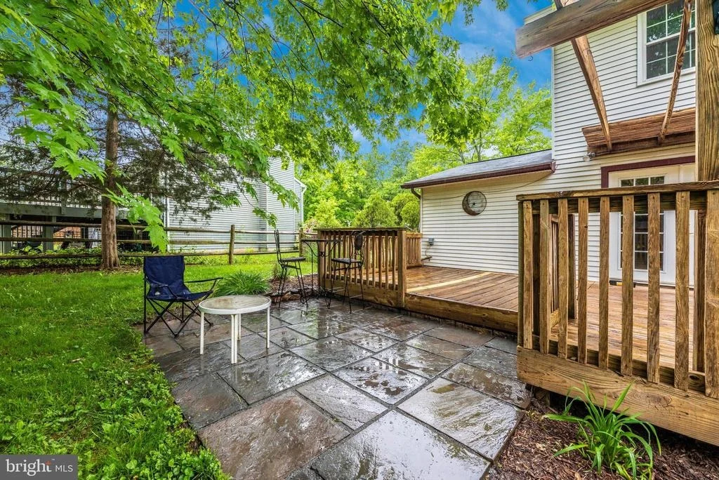 Photo of 484 HILLCREST DRIVE