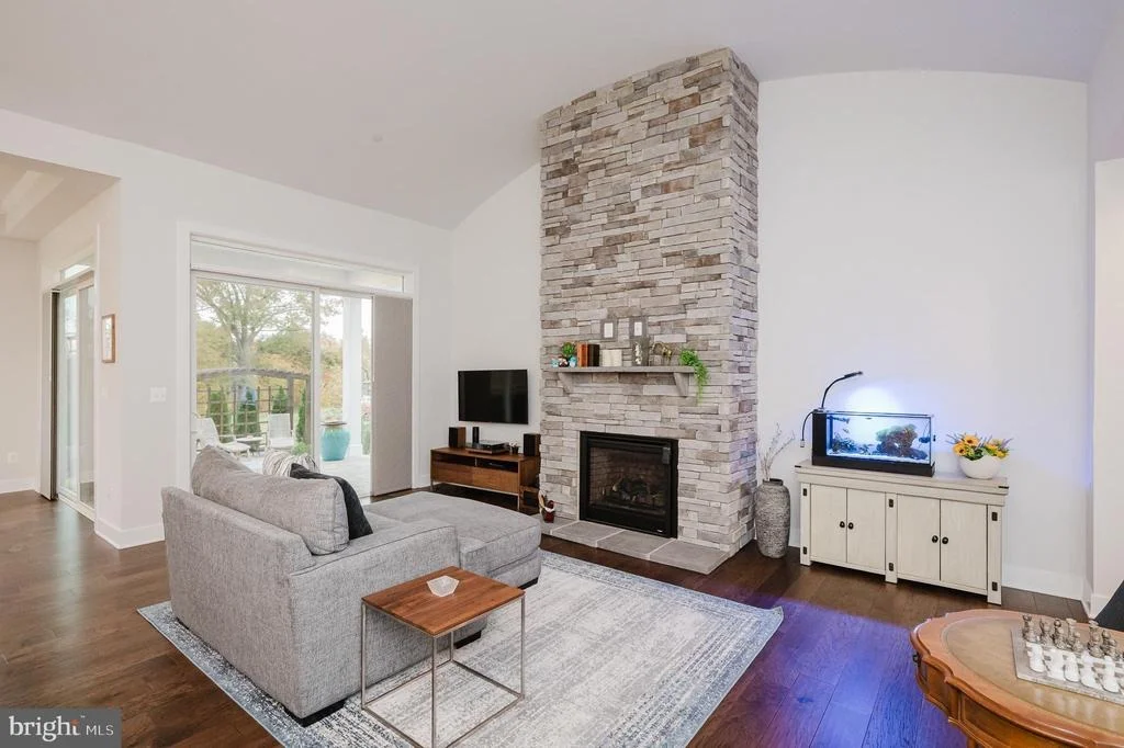 Photo of 2525 EASY STREET