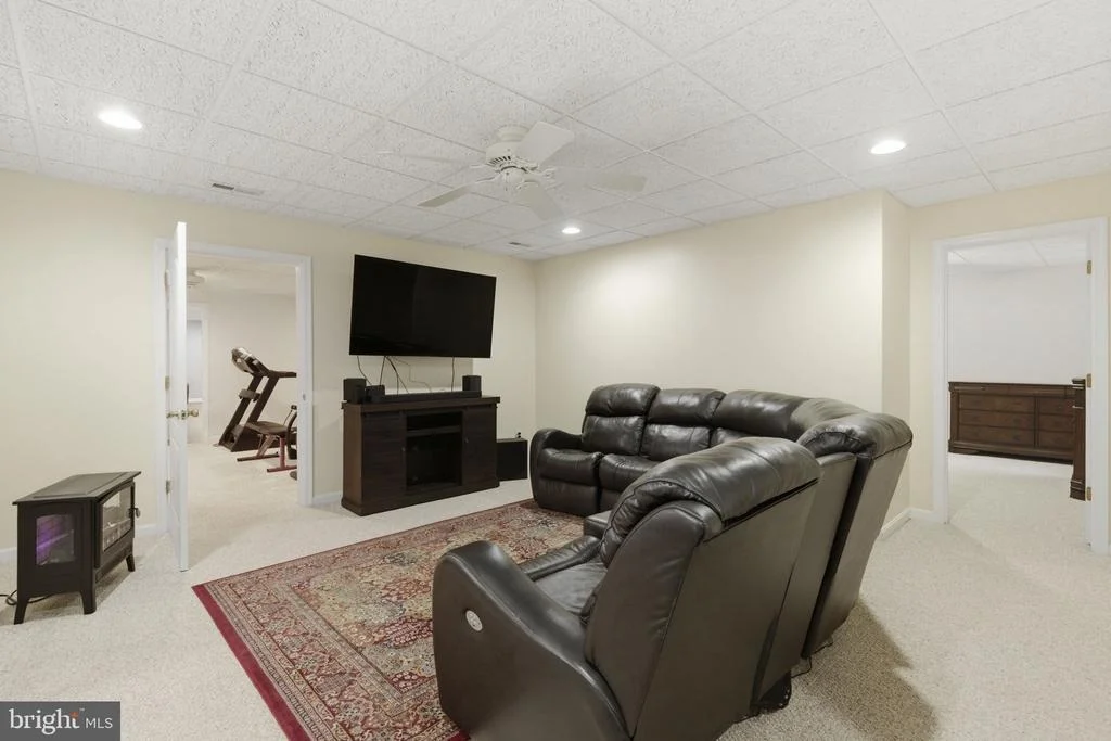 Photo of 922 SIDEHILL DRIVE