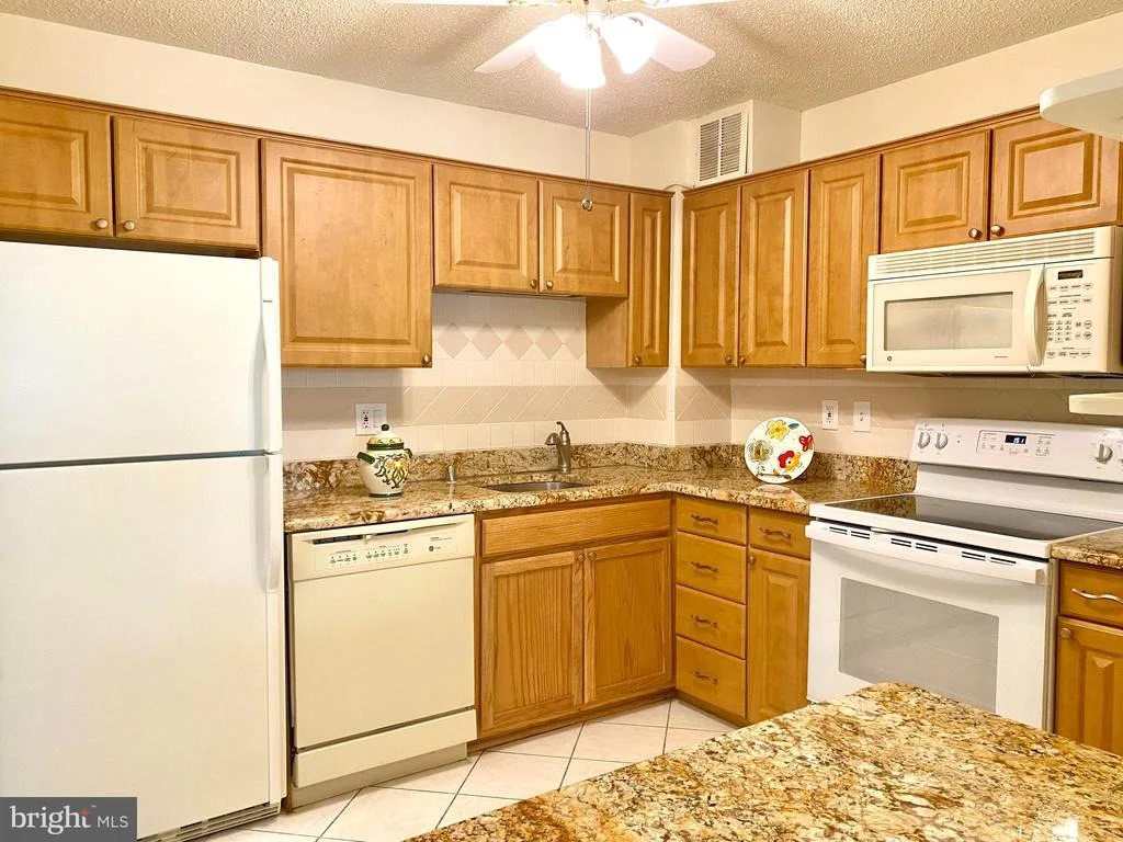 Photo of Unit 623 at 15101 INTERLACHEN DRIVE