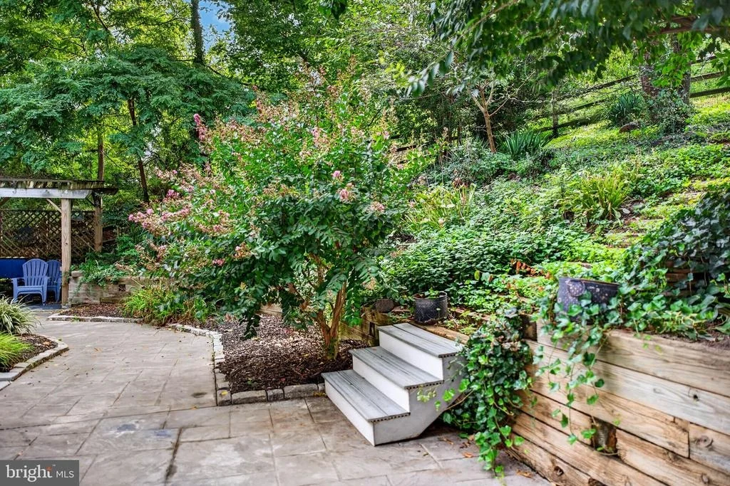 Photo of 100 HILLSIDE ROAD