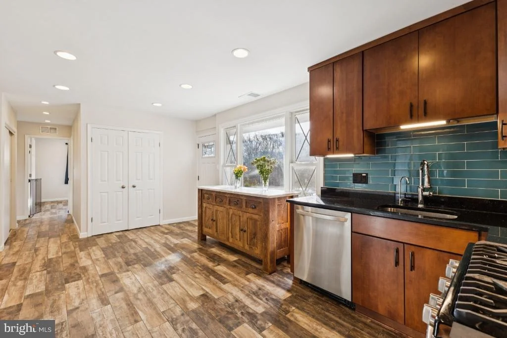 Photo of 7433 BATH STREET