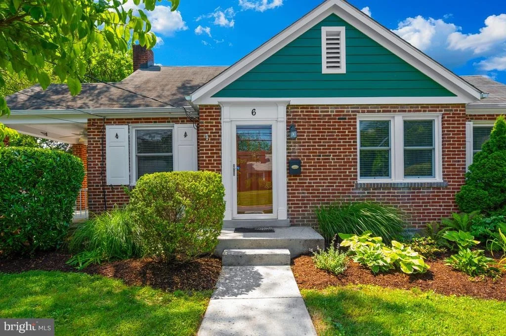 Photo of 6 E HAMILTON AVENUE