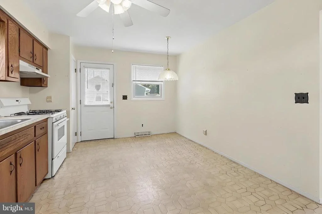 Photo of 16 RUNNING BROOK ROAD