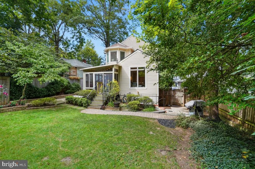 Photo of 412 SILVER SPRING AVENUE