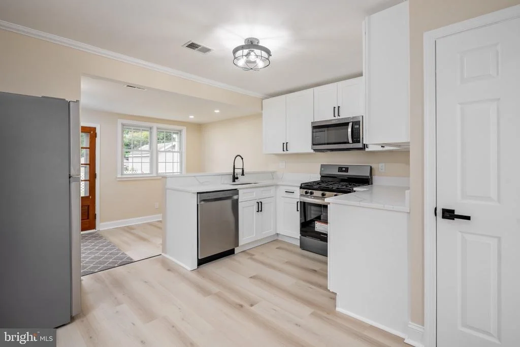 Photo of 8202 LONGPOINT ROAD