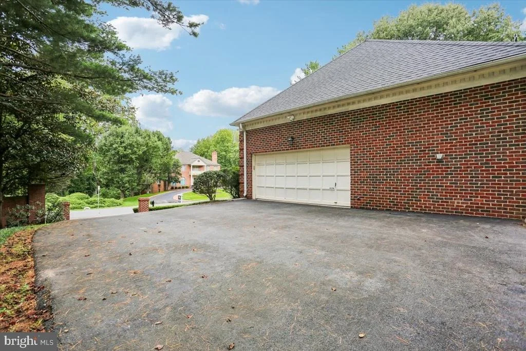 Photo of 899 LINGANORE DRIVE