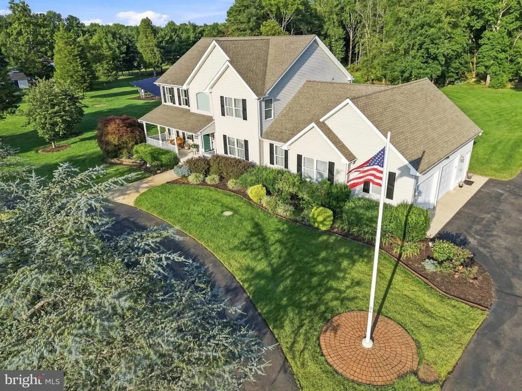 Photo of 646 ALBERTSON ROAD