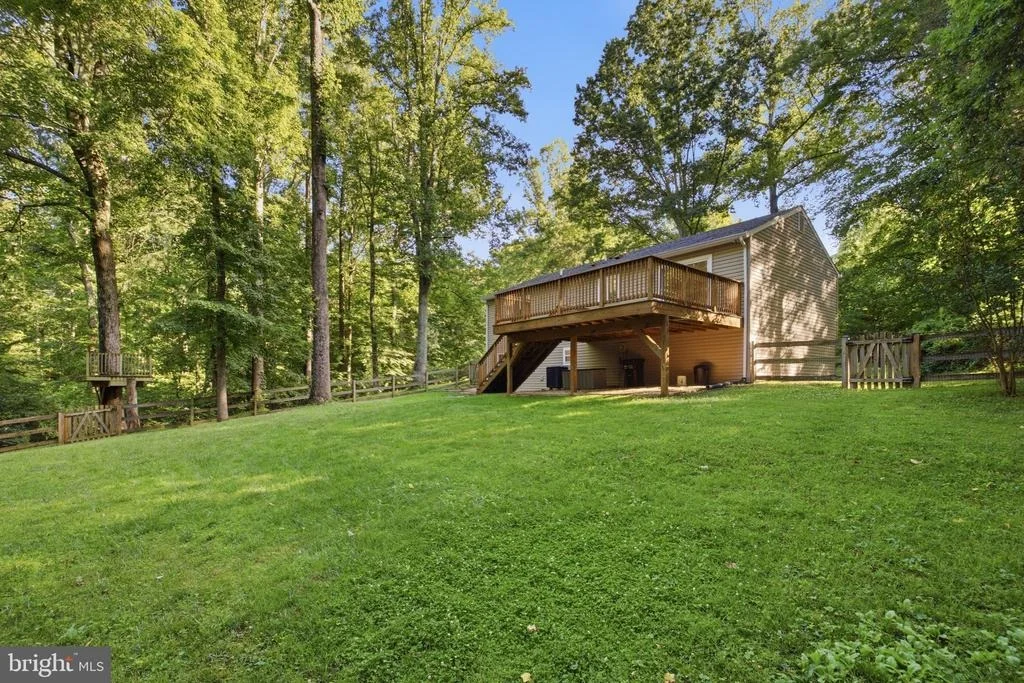 Photo of 7371 CROWN LANE