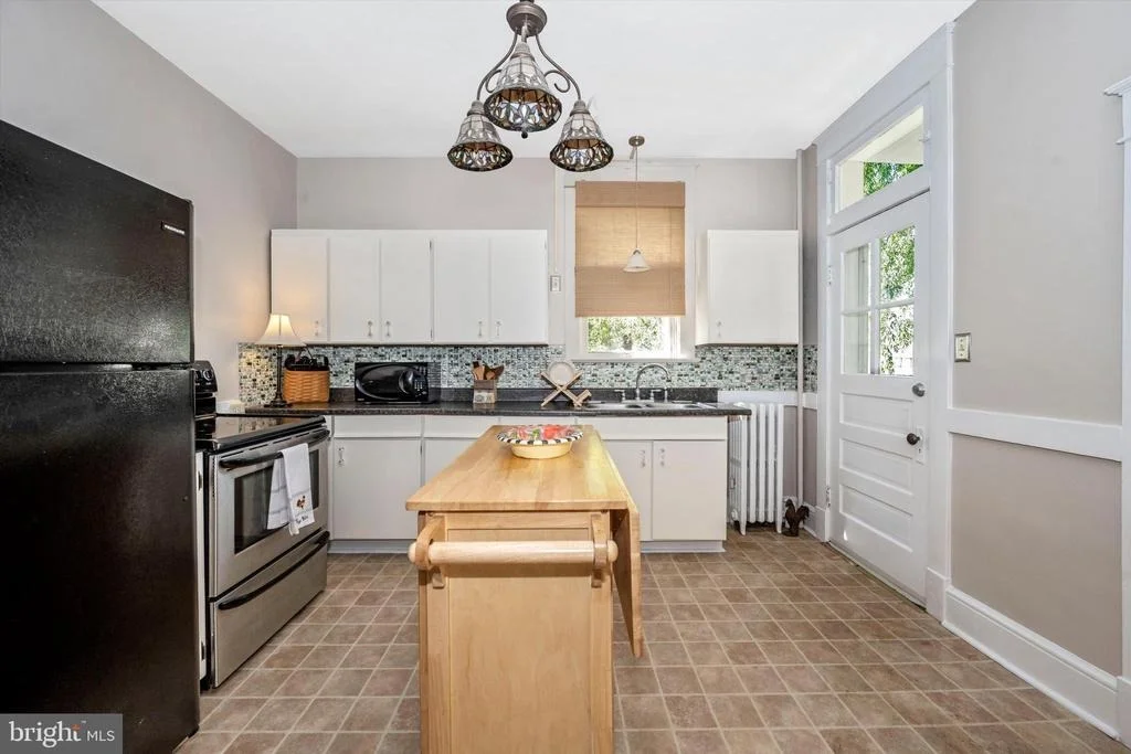 Photo of 323 W 7TH STREET