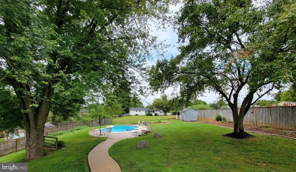 Photo of 5619 MANOR DRIVE