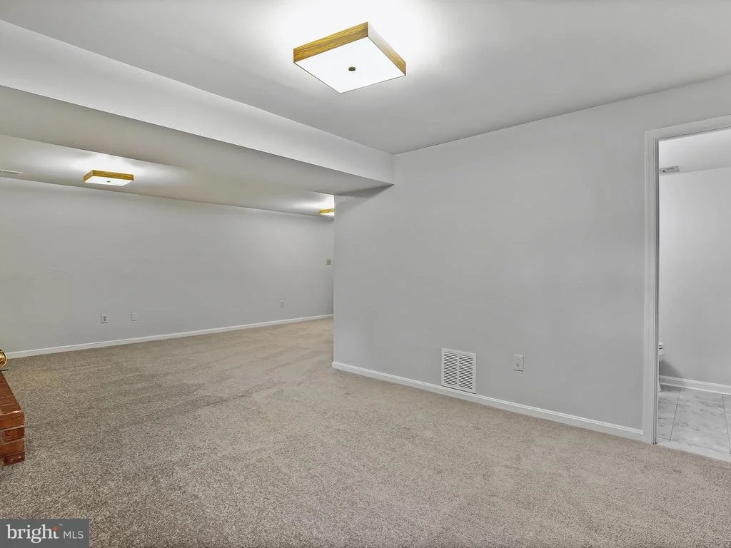 Photo of 18712 ROLLING ACRES WAY