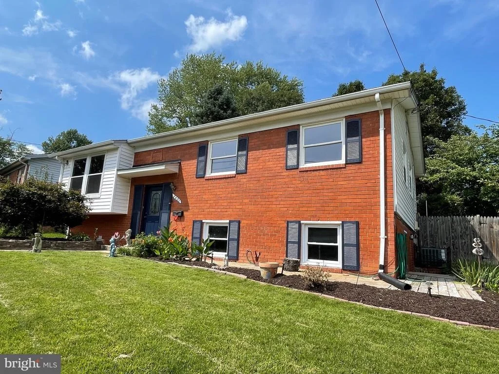 Photo of 2407 HAYDEN DRIVE