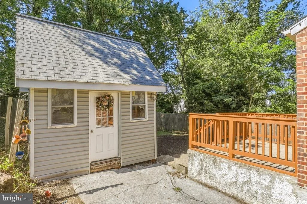 Photo of 7 LODGE ROAD