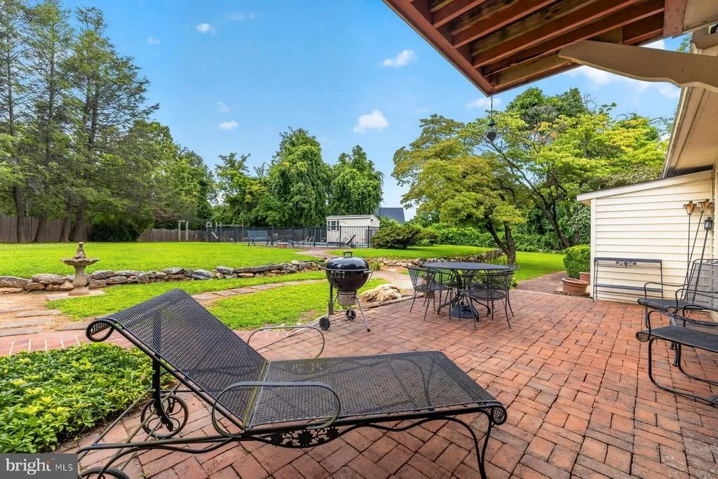 Photo of 6916 SUMMERSWOOD DRIVE