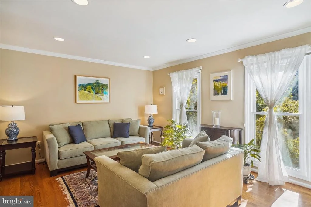 Photo of 2427 HENSLOWE DRIVE