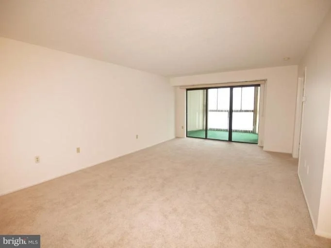 Photo of Unit 815 at 15100 INTERLACHEN DRIVE
