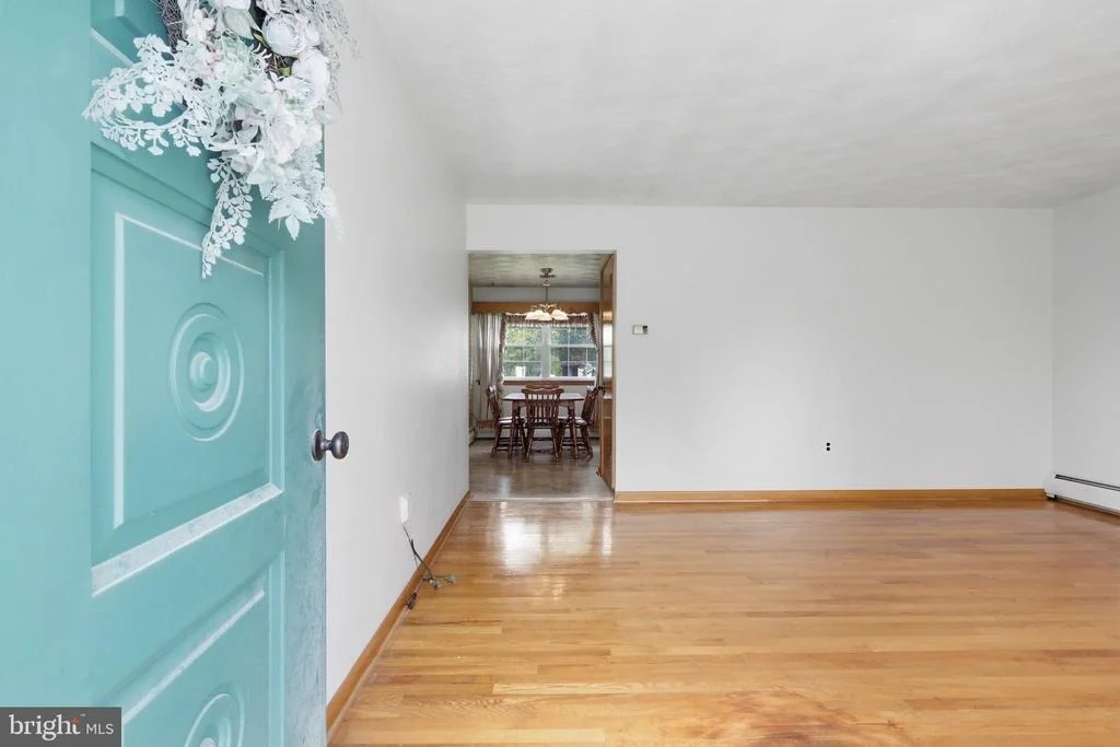 Photo of 5893 AMBAU ROAD