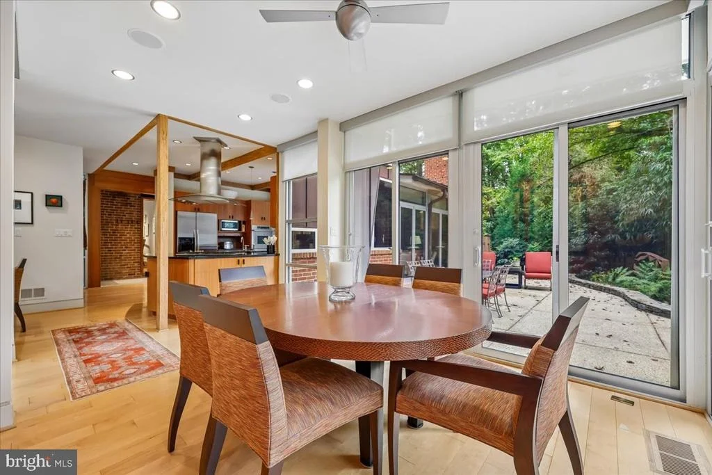 Photo of 1212 WOODSIDE PARKWAY
