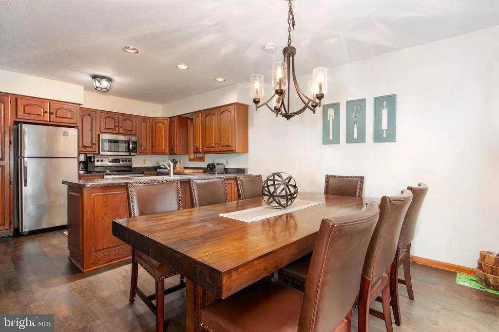 Photo of 925 PINE TREE POINT ROAD