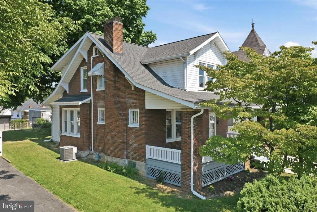 Photo of 819 SUMMIT AVENUE