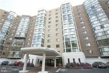 Photo of Unit 807 at 15107 INTERLACHEN DRIVE