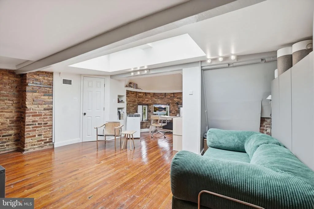 Photo of 210 8TH STREET SE