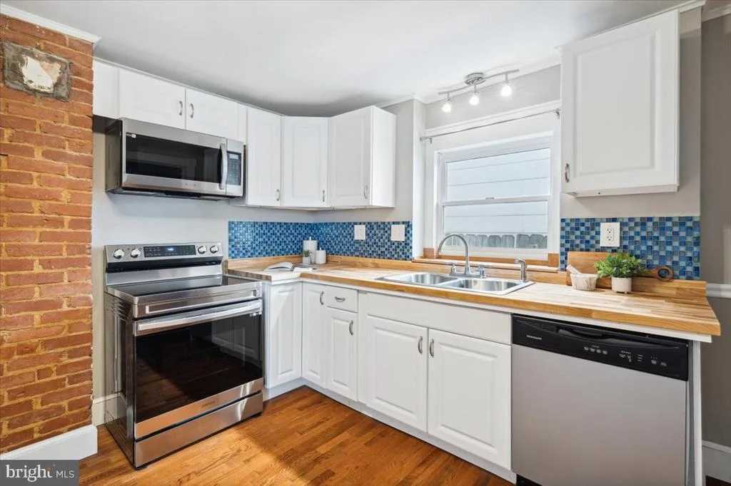 Photo of 218 5TH STREET W