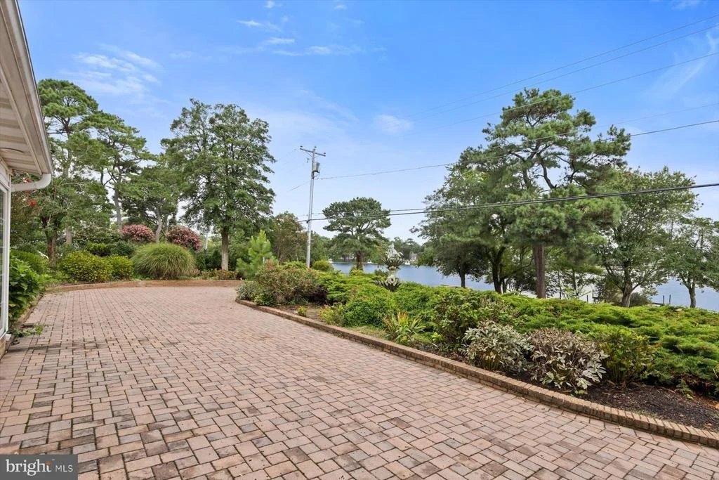 Photo of 20340 SILVER LAKE DRIVE
