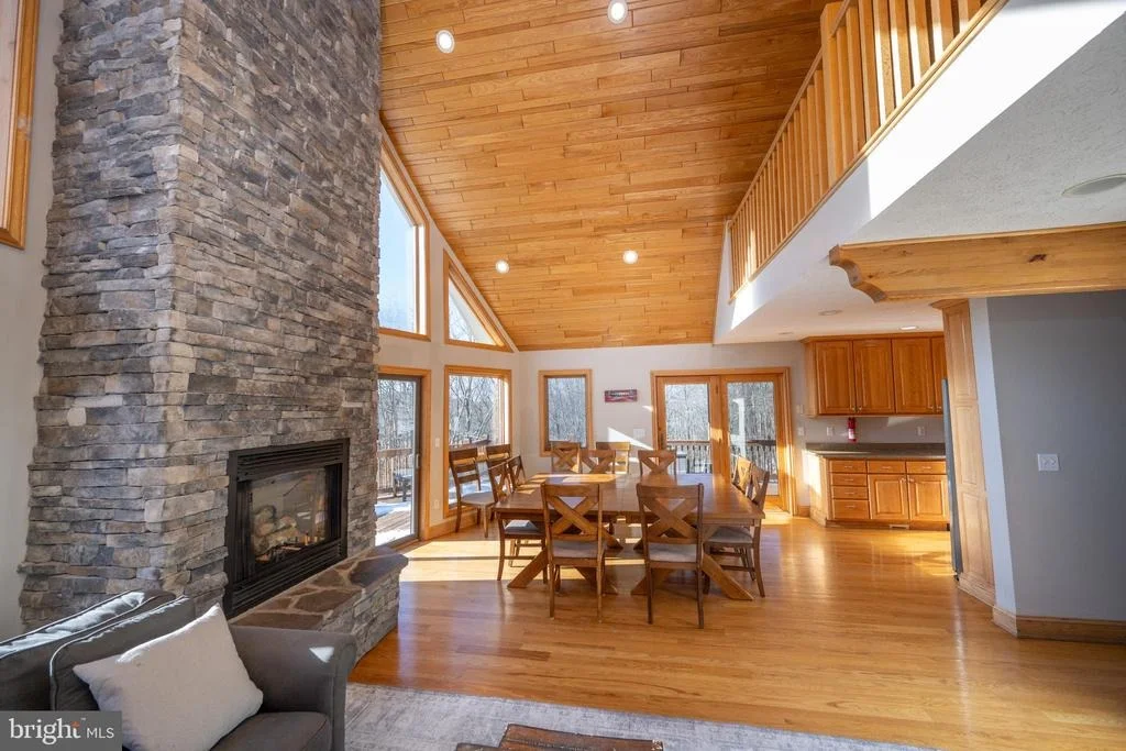 Photo of 723 PINNACLE DRIVE