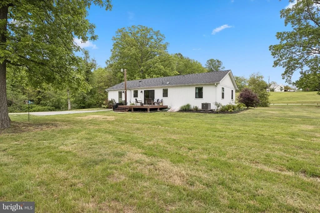 Photo of 9816 FAIRLEE ROAD
