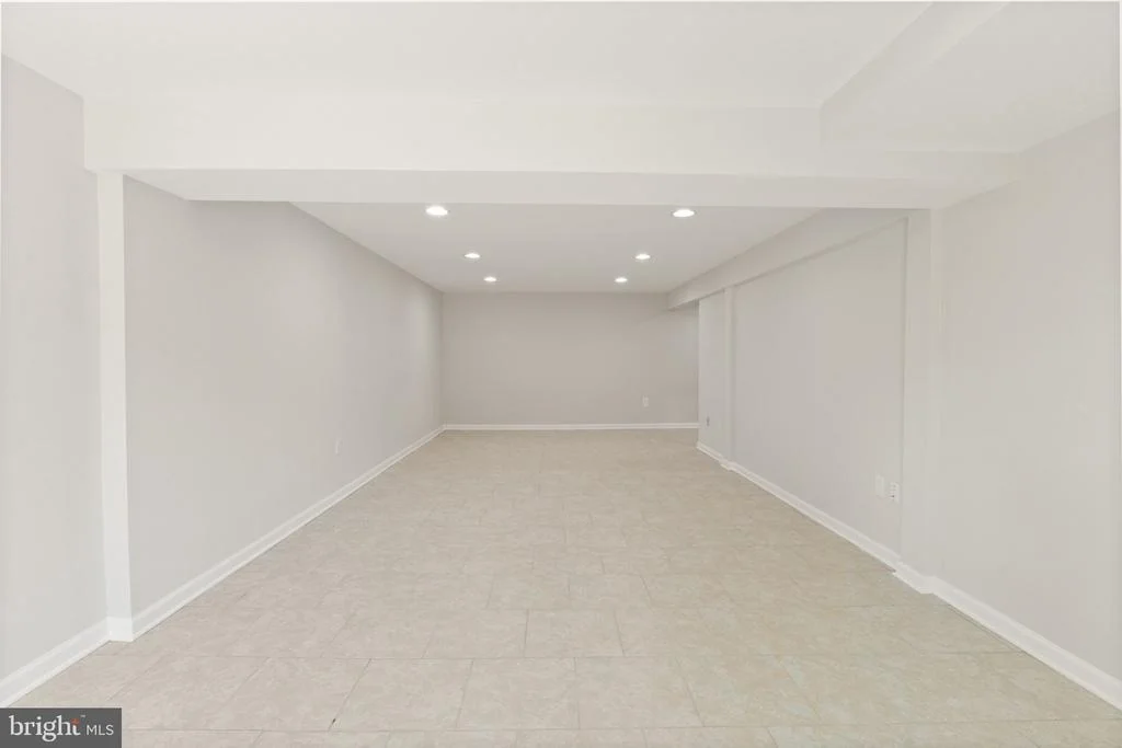 Photo of 2037 DURAND DRIVE